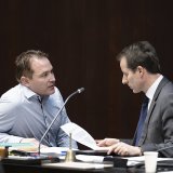 Michael Graber et Thomas Aeschi avaient été énergiquement repoussés par des argents armés de la police fédérale en marge de la visite du président du Parlement ukrainien en juin (archives). KEYSTONE/ANTHONY ANEX